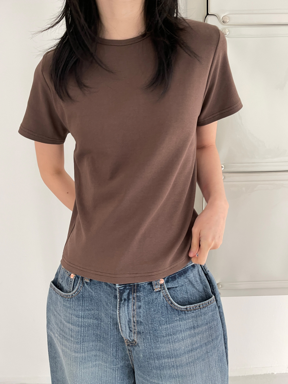 반팔 티셔츠 모델 착용 이미지-S2L45